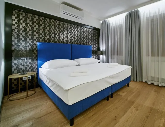 Design, Double Bed، Antik 1/2