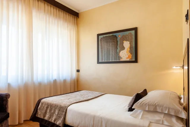 غرفة مفردة، Augustus Hotel 2/5
