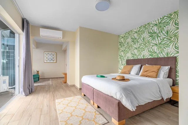 جناح سيغنتشر بفراش فوتون وسرير كوين وسرير فردي بإطلالة جزئية على البحر، Maison 66 Riviera Hotels 6/10