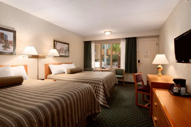 غرفة ديلوكس بسريرين كوين، Travelodge by Wyndham Winnipeg East 1/10