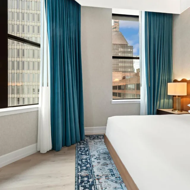 غرفة بسرير كوين لذوي الإعاقة، Kimpton Hotel Monaco Baltimore Inner Harbor 3/7