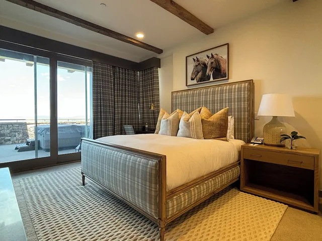 Platinum, Connecting, 1 King and 2 Queen Beds، STEIN ERIKSEN RESIDENCES 1/2