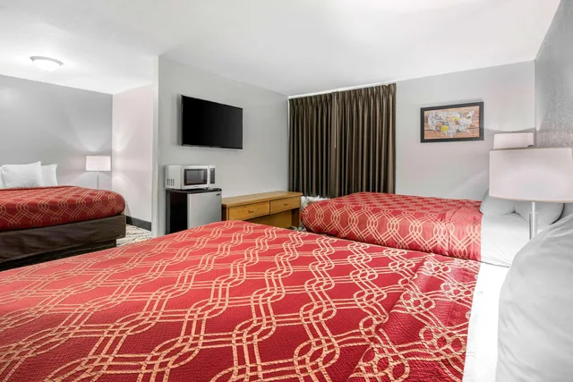 غرفة بسريرين كوين، Econo Lodge Shelbyville North 5/6