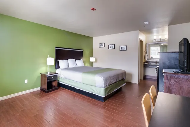 غرفة كومفورت بسرير كينج، Motel 6 Floresville Tx 1/3