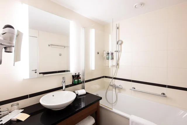 غرفة قياسية بسرير كينج، Crowne Plaza Montpellier Corum 7/9