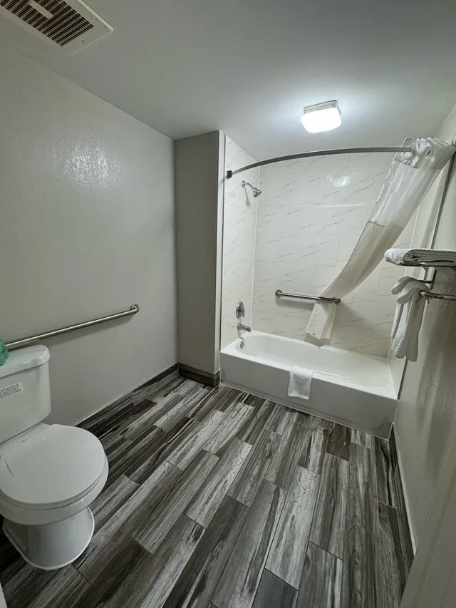 غرفة قياسية بسرير كينج، Quality Inn Newnan - Atlanta South 6/6