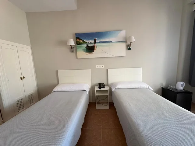 غرفة بسريرين منفصلين في الطابق الأرضي، Hotel Los Jazmines 2/2
