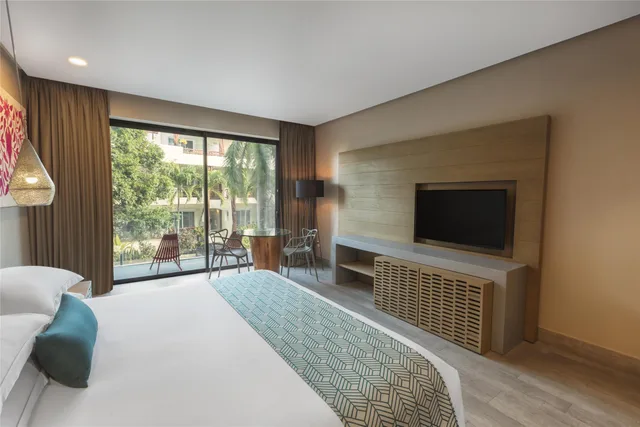 Premium, King Bed, Adult Only, Corner، The Yucatan Playa del Carmen Tapestry by Hilton 2/2