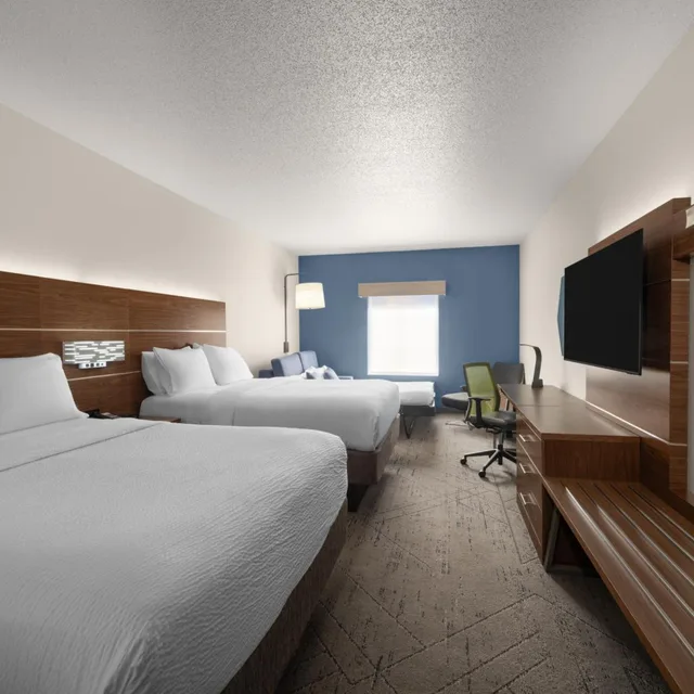 غرفة قياسية بسرير كوين مع أريكة، Holiday Inn Express Charlotte West - Gastonia, an IHG Hotel 3/7