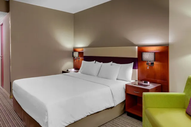 غرفة بسرير كينج، Courtyard by Marriott Zurich North 5/10