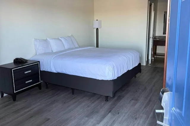 Room, King Bed, Rancho Cordova Inn 3/5