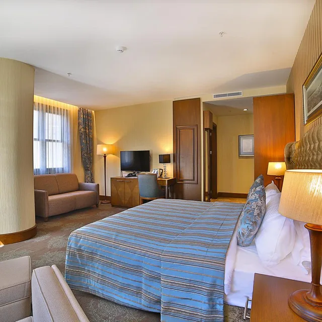 غرفة ثلاثية بشرفة، Adelmar Hotel Istanbul Sisli 4/8