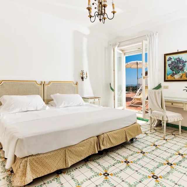 Deluxe, Double Bed, Lateral Side Sea View، Sina Flora 1/7
