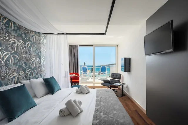 غرفة ديلوكس بسرير كوين بإطلالة على البحر بشرفة، Hotel Mimosa - Lido Palace 3/6