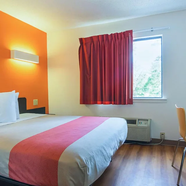 Standard, King Bed, Motel6 Jonesboro, GA 1/4