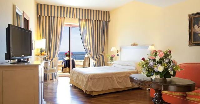 غرفة سوبيريور بسريرين منفصلين بإطلالة على البحر بشرفة، Punta Campanella Resort And Spa 5/9