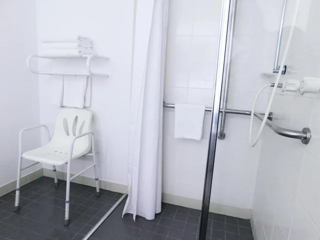 Standard, Single Bed, Accessible, Holiday Inn Parramatta 4/6
