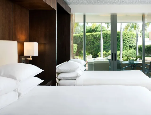Deluxe, Murphy Bed, Queen Bed, Balcony، Doubletree By Hilton Hotel San Juan 8/10