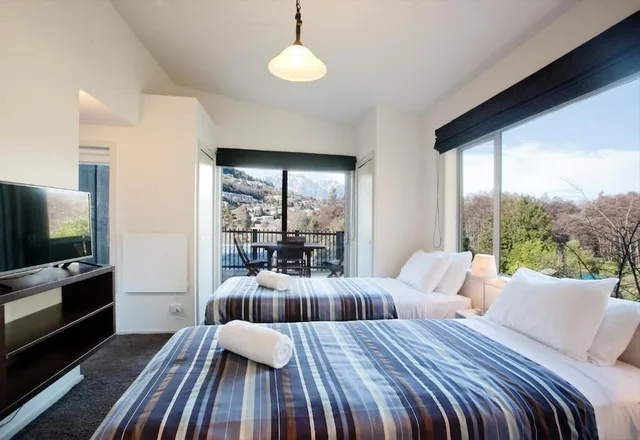 كابينة بريميوم بسريرين كينج، Pinewood Queenstown 1/5