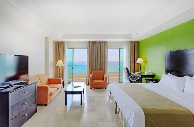 Premium, King Bed, HOLIDAY INN CAMPECHE 1/5