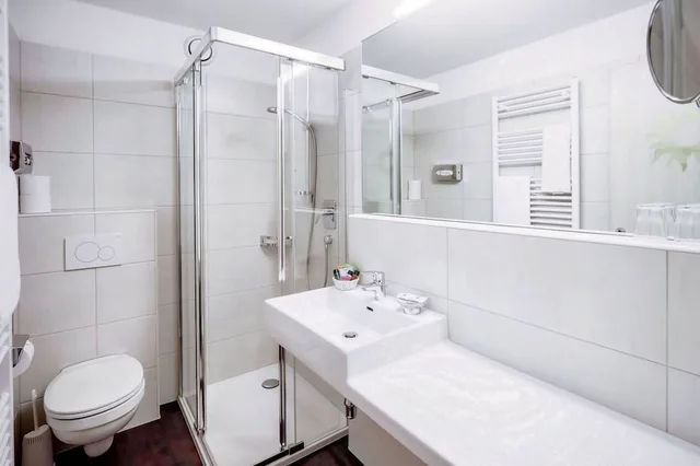 غرفة سوبيريور بسرير كوين مع أريكة، Hotel Schrofenstein 5/7