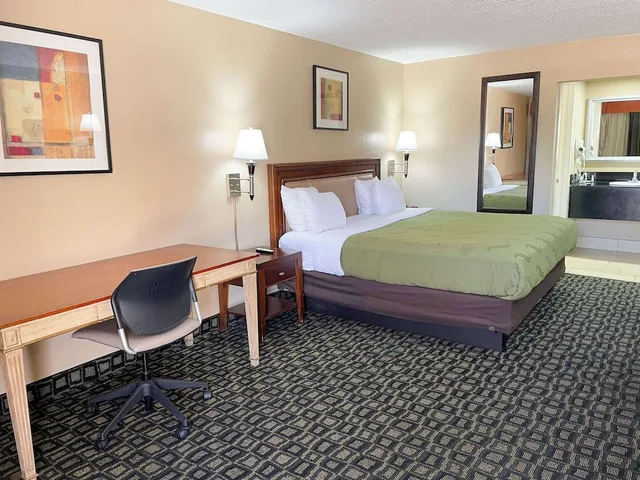 غرفة قياسية بسرير كينج للمدخنين، Studio6 Suites North Richland Hills, TX 2/6
