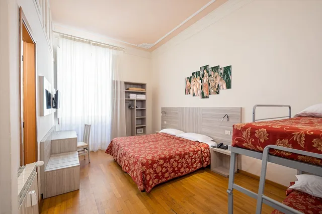 غرفة كلاسيكية رباعية بأسرّة بطابقين وسرير كوين، LILIUM HOTEL 4/11