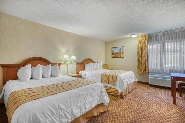 Standard, 2 Queen Beds, Accessible, SureStay Plus Hotel by Best Western Reno Airport 5/10