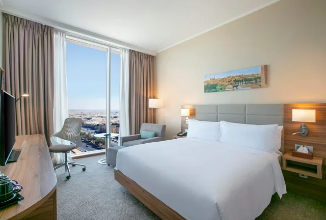 غرفة بسرير كينج، هيلتون جاردن إن الرياض المركز المالي(Hilton Garden Inn Riyadh Financial District) 1/3
