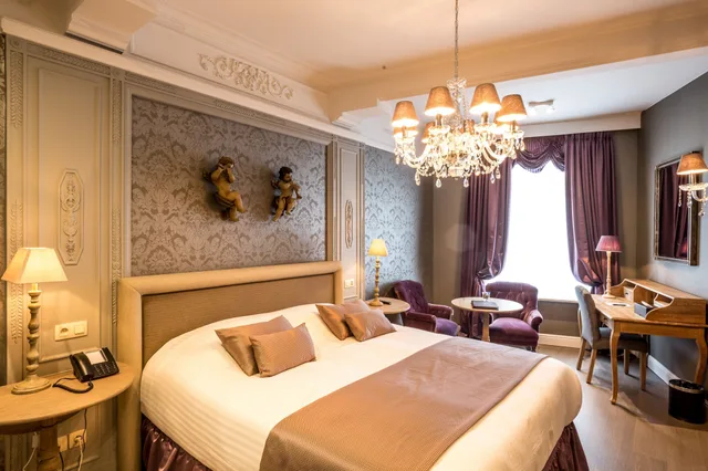 غرفة ديلوكس بسرير كينج، Hotel de Castillion 6/8
