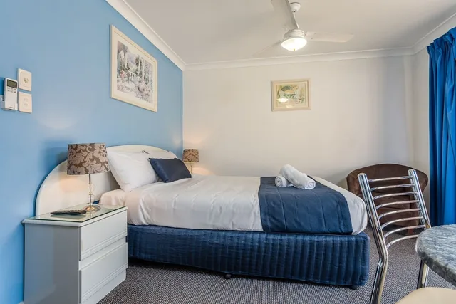 Superior, Queen Bed, Aspley Carsel Motor Inn 3/5