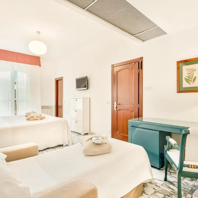 Room, President 4/6