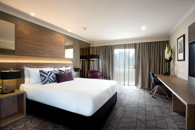 غرفة بسرير كينج بشرفة، Rydges South Bank 1/2