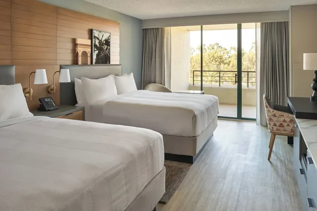غرفة تنفيذية بسريرين كوين بشرفة، San Diego Marriott Mission Valley 2/4