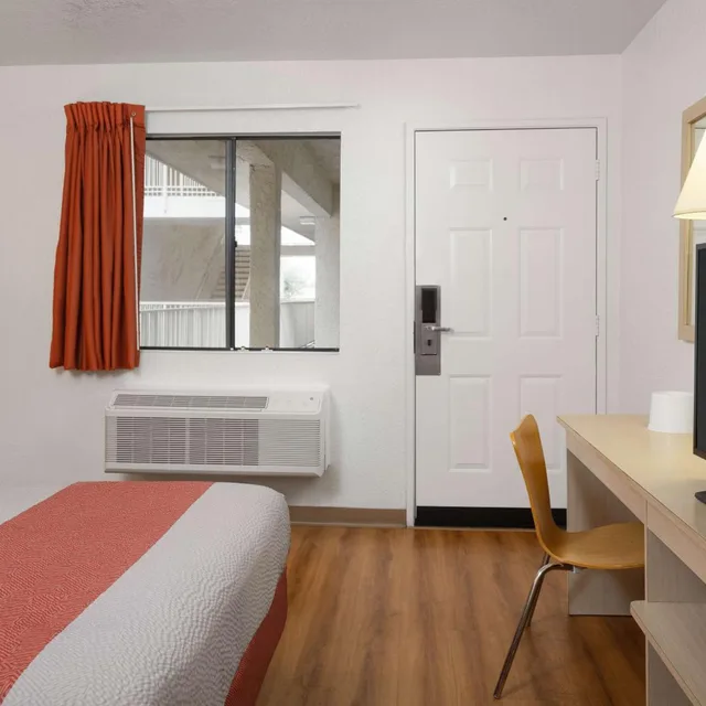 غرفة بسرير كوين لذوي الإعاقة، Motel6 Buena Park, CA - Knotts Berry Farm - Disneyland 4/7
