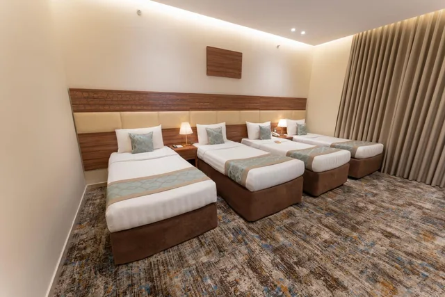 غرفة رباعية بأربعة أسرّة، فندق سنود الريان للخدمات الفندقية(Snood Al Rayyan Hotel) 2/4