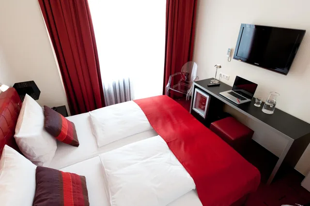 غرفة بسرير كينج بشرفة، Hotel Esplanade 2/5