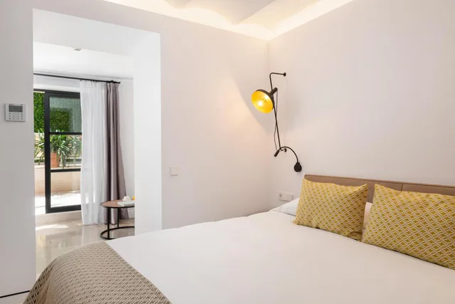 غرفة ديلوكس بسرير مزدوج بإطلالة على المسبح، Hotel Can Quetglas 3/10