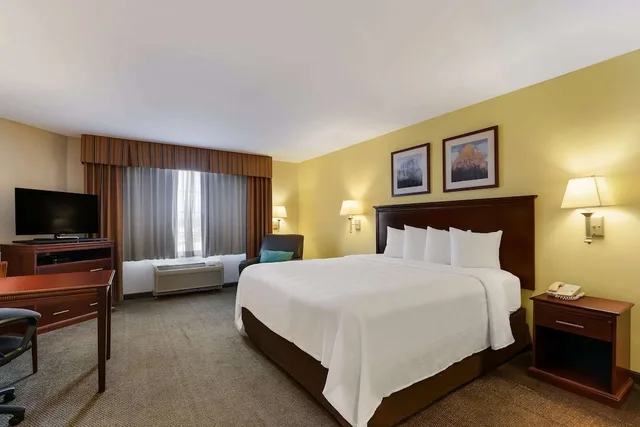 Efficiency, King Bed, Accessible, MainStay Suites Fitchburg Madison 4/10