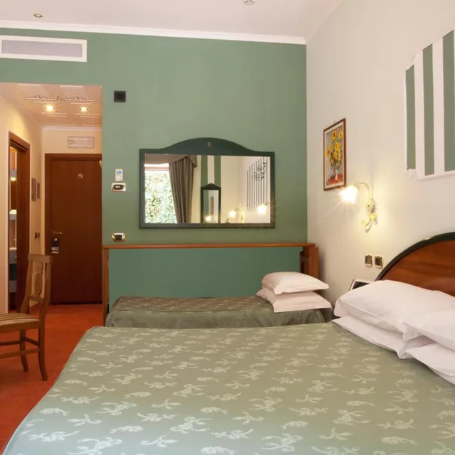 غرفة ثلاثية، Hotel Prestige 4/6