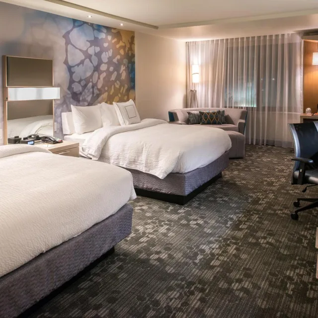 غرفة كبيرة بسرير كوين، Courtyard Jacksonville 1/2