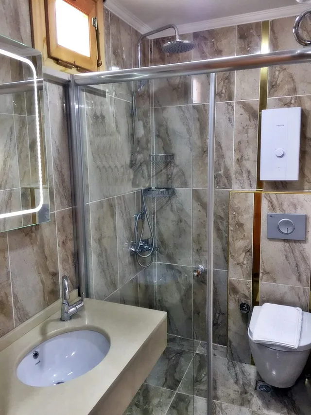 غرفة بسرير مزدوج بشرفة، Feza Otel 4/6