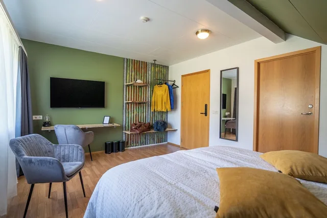 Room, Queen Bed, Mountain View, Hotel Breiodalsvik 4/8