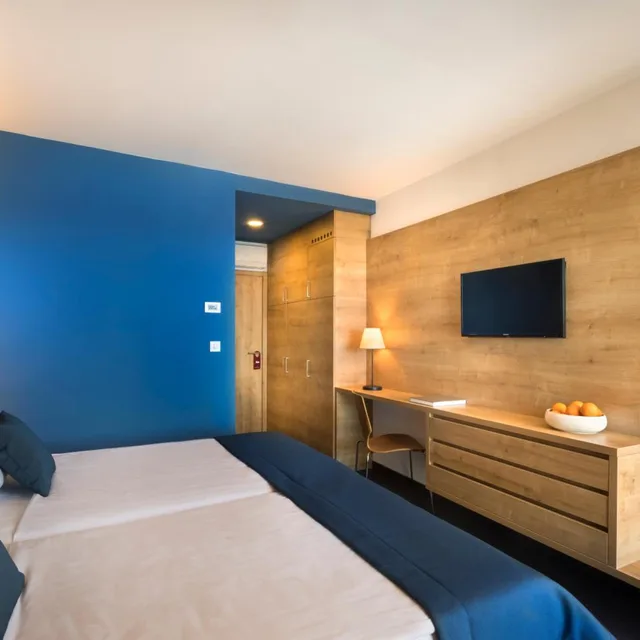 غرفة عائلية سوبيريور بإطلالة على البحر بشرفة، Remisens Hotel Epidaurus 6/7