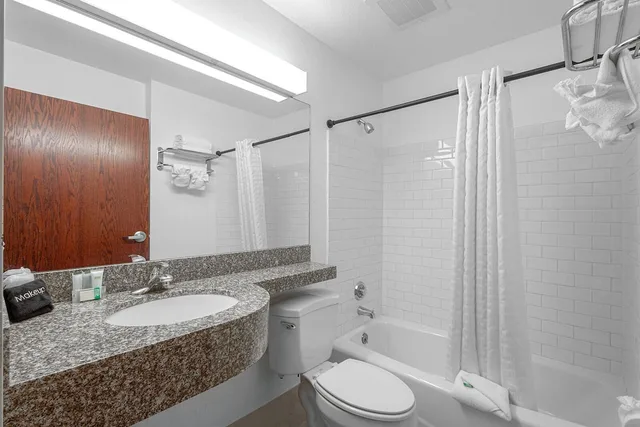 Deluxe, 2 Queen Beds, The Block Hotel 7/10