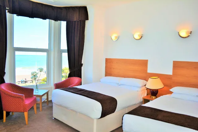 غرفة قياسية ثلاثية بسرير مزدوج، Four Saints Brig Y Don Hotel 3/3
