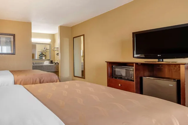 غرفة بسريرين كوين للمدخنين، Quality Inn Russellville I-40 3/4