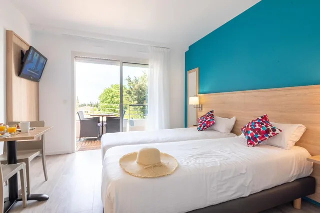 استوديو بسريرين منفصلين بإطلالة على المسبح، Zenitude Hotel-Residences Le Cannet 1/10
