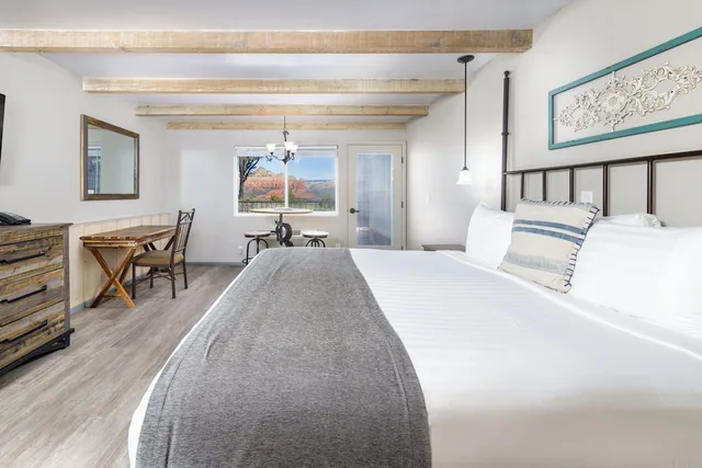 غرفة تقليدية بسرير كينج، Sky Ranch Lodge 1/1