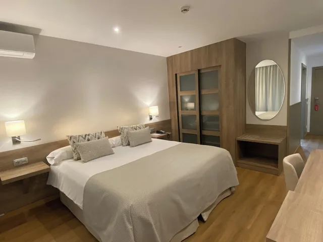 غرفة كومفورت بسريرين منفصلين، Hotel Colon Rambla 9/10